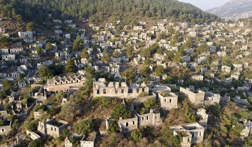 Fethiye'deki "Hayalet köy" turistlerin ziyaretleriyle canlanıyor